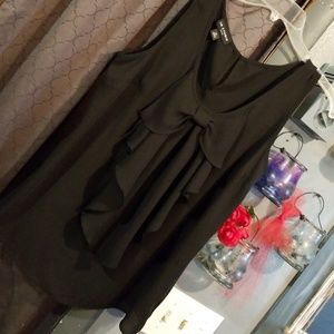 Sleeveless blouse with waterfall bow